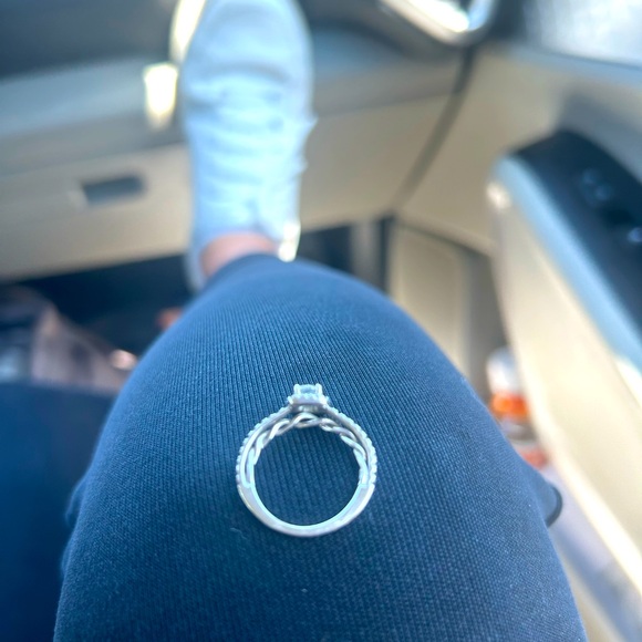 Previously Owned Diamond Ring 3/8 ct tw 10K White Gold - Picture 1 of 3